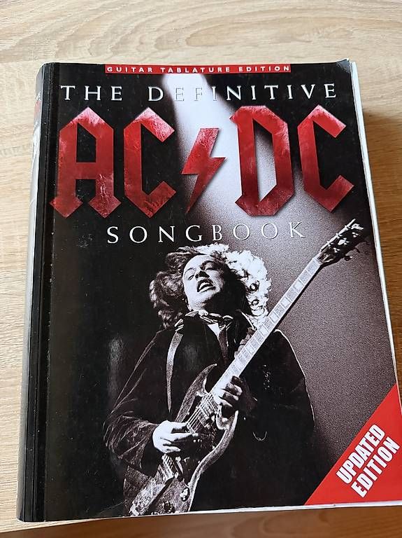 Libri: Partition/Tablature de guitare AC/DC  – Usato da Ste-Croix venduto da Kikkio