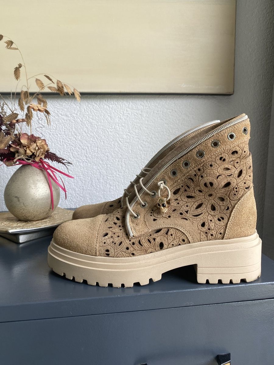 Scarpe da donna: Bottes en daim Carini (printemps, été)38 p. – Usato da Echallens venduto da 1961zap