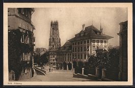 Fribourg, Strassenpartie mit Kirchturm