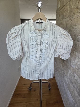 ​Elegante Twinset Actitude Bluse, Gestreift mit Spitzen