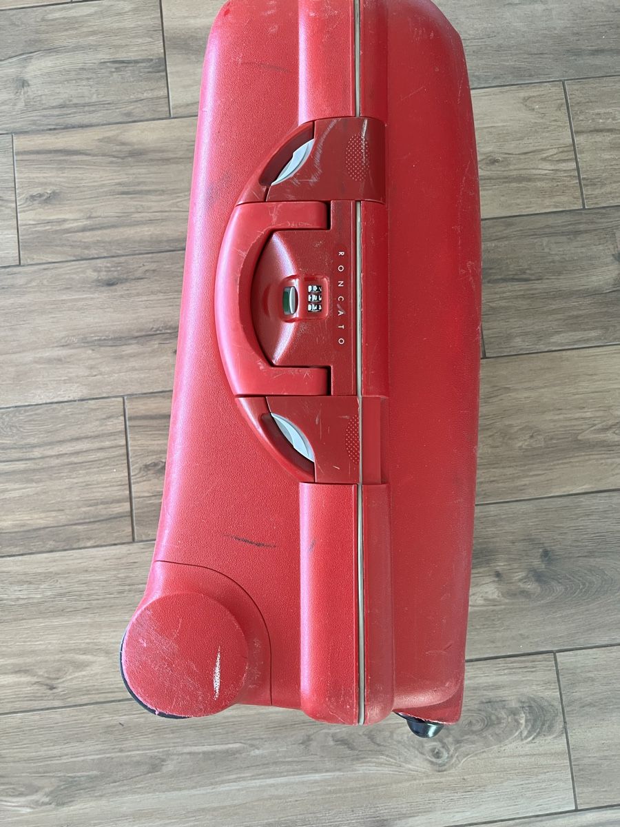Valises de voyage: Roter Koffer – D'occasion à Dübendorf par vin_8z5x 9