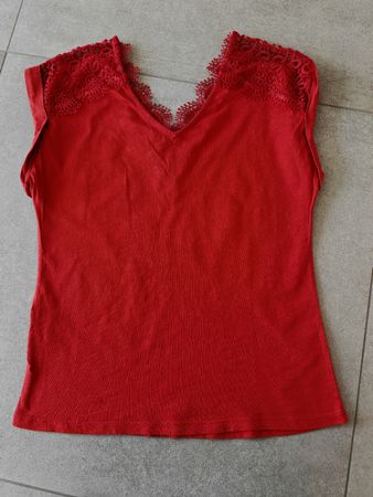 T-shirt rouge délavé Promod XS, dentelle raffinée