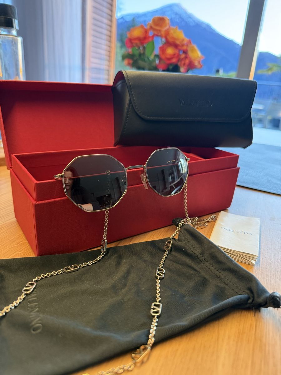 Valentino Brillen & Gläser: Valentino ORIGINAL sunglasses TOP! – Gebraucht aus Walchwil von Luxury_wardrobe