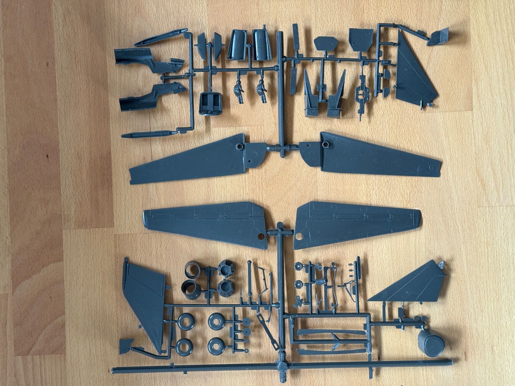 Airfix Kit di modellismo & Modellini statici: Airfix General Dynamics F-111E, 1:72, Modelbausatz – Nuovo e nell'imballaggio originale da Thalwil venduto da Insilentio 3