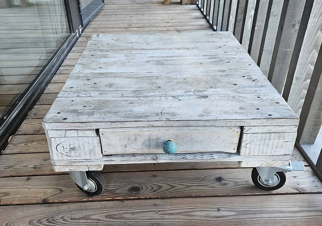 Tavoli: Shabby Chic Paletten-Sofatisch auf Rollen – Usato da Riet (Neftenbach) venduto da janineee85