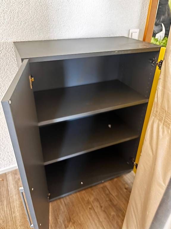 Letti: Bett mit Bettschrank und Kommode – Usato da Tübach venduto da pepi35