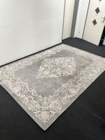 Eleganter Teppich in Grau mit Ornamentmuster – Top Zustand