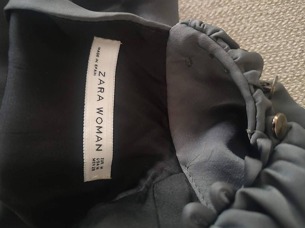 Zara Vestiti: Robe grise courte en soie ZARA – Nuovo (secondo la descrizione) da La Tour-de-Peilz venduto da sas_sq9j 2