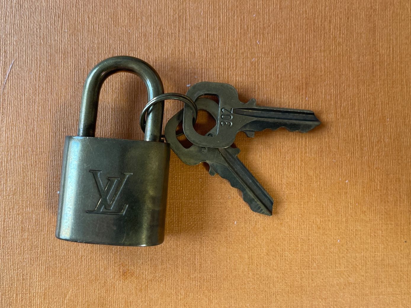 Lucchetti: Louis Vuitton Schloss - Nr. 657 – Usato da Hittnau venduto da LuxAndMore