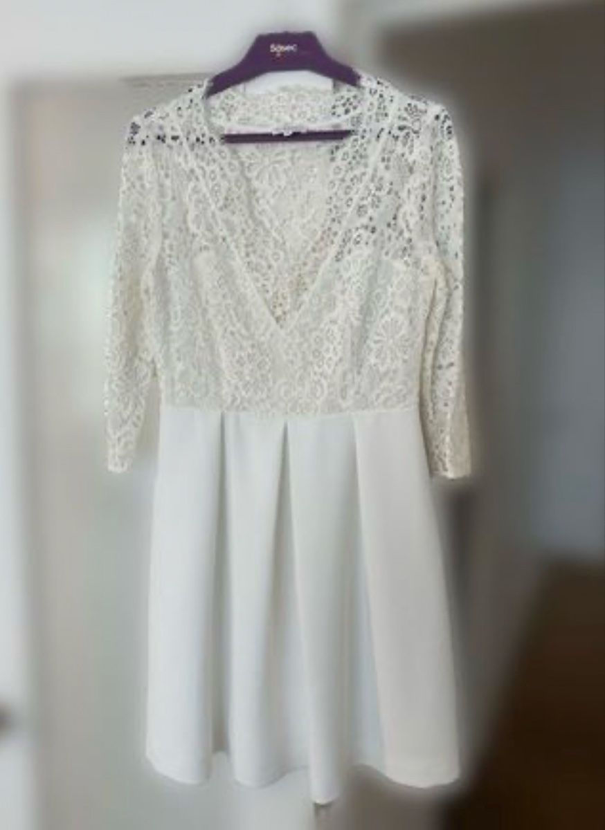 Claudie Pierlot Kleider: Claudie Pierlot Spitzenkleid écru – Gebraucht aus Zürich von prima.01