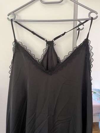 Damenkleid in grosser grösse, Farbe Schwarz.