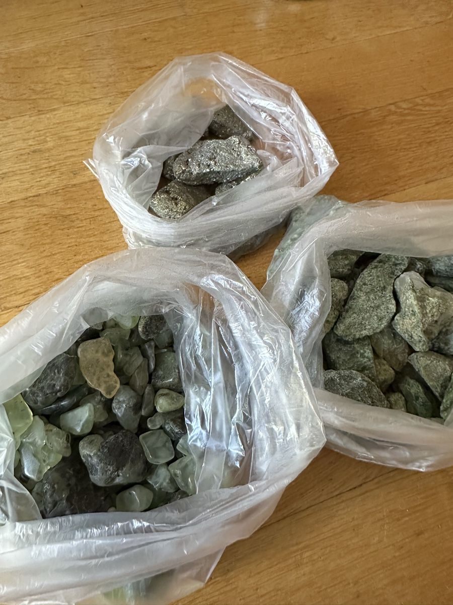 Mineralien & Heilsteine: Mineralien Pyrit/Prenit/Cromdiopsit – Gebraucht aus Bern von Ruhrallee