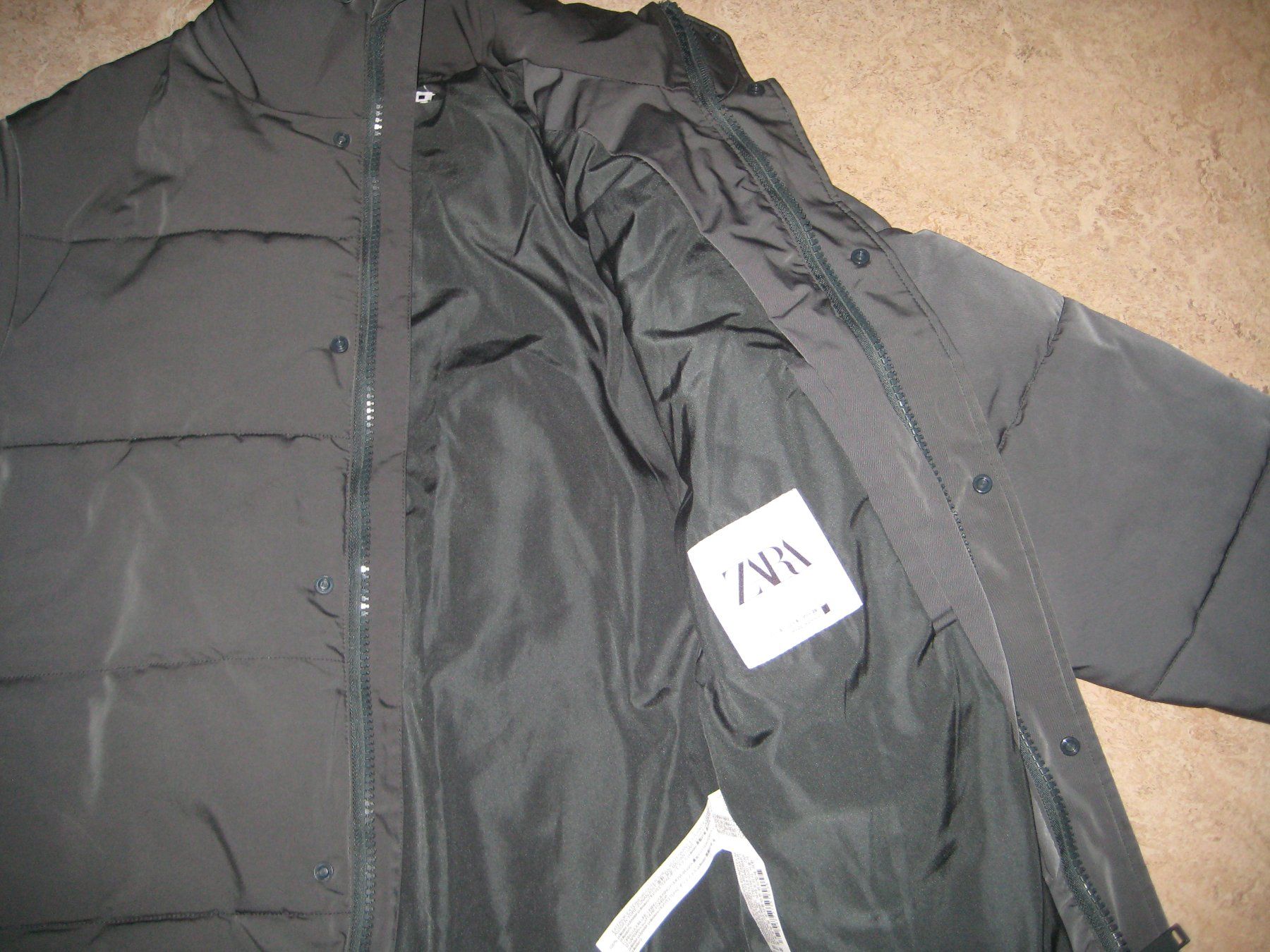 Zara Giacche: Lässige Winterjacke von Zara – Nuovo (secondo la descrizione) da Ernetschwil venduto da Airboom 1
