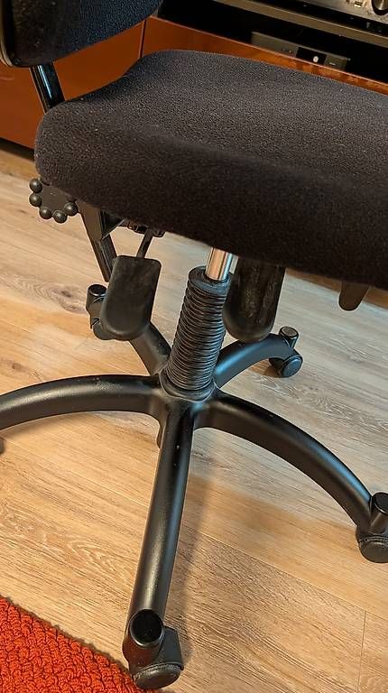 Stühle: Bürostuhl  – Gebraucht aus horw von Tranes2undso 1