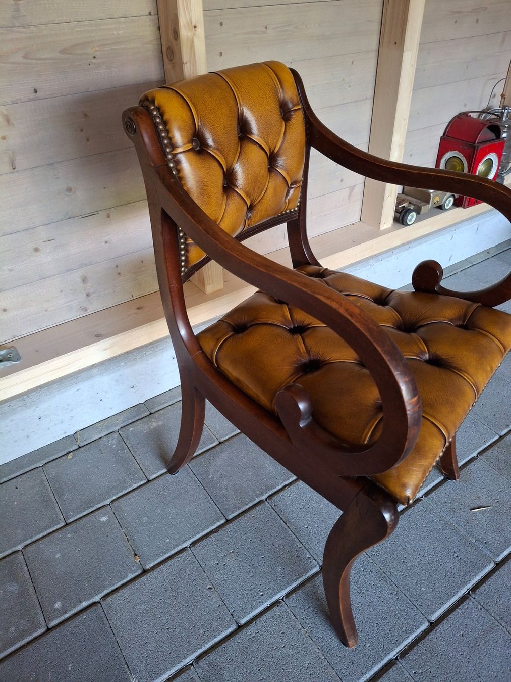 Sedie: CHESTERFIELD / Antiker Armlehnstuhl, – Usato da Horriwil venduto da TOKYONIGHTS 1