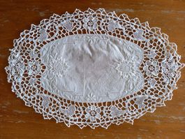 Ovale Deckchen, Weiss, Handarbeit, Vintage, 37x24 cm