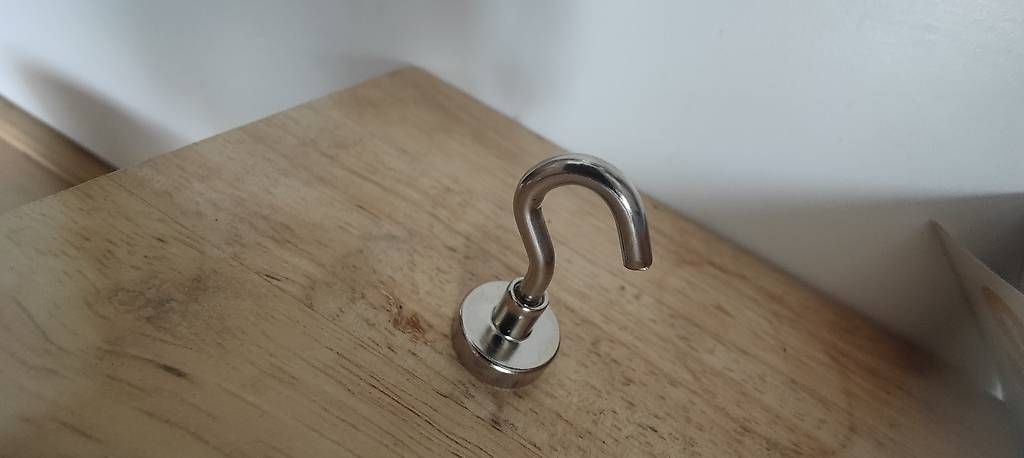 Eisenwaren: Schwerlast Haken magnetisch 1 Stück – Gebraucht aus Schwarzenbach LU von eminens 1