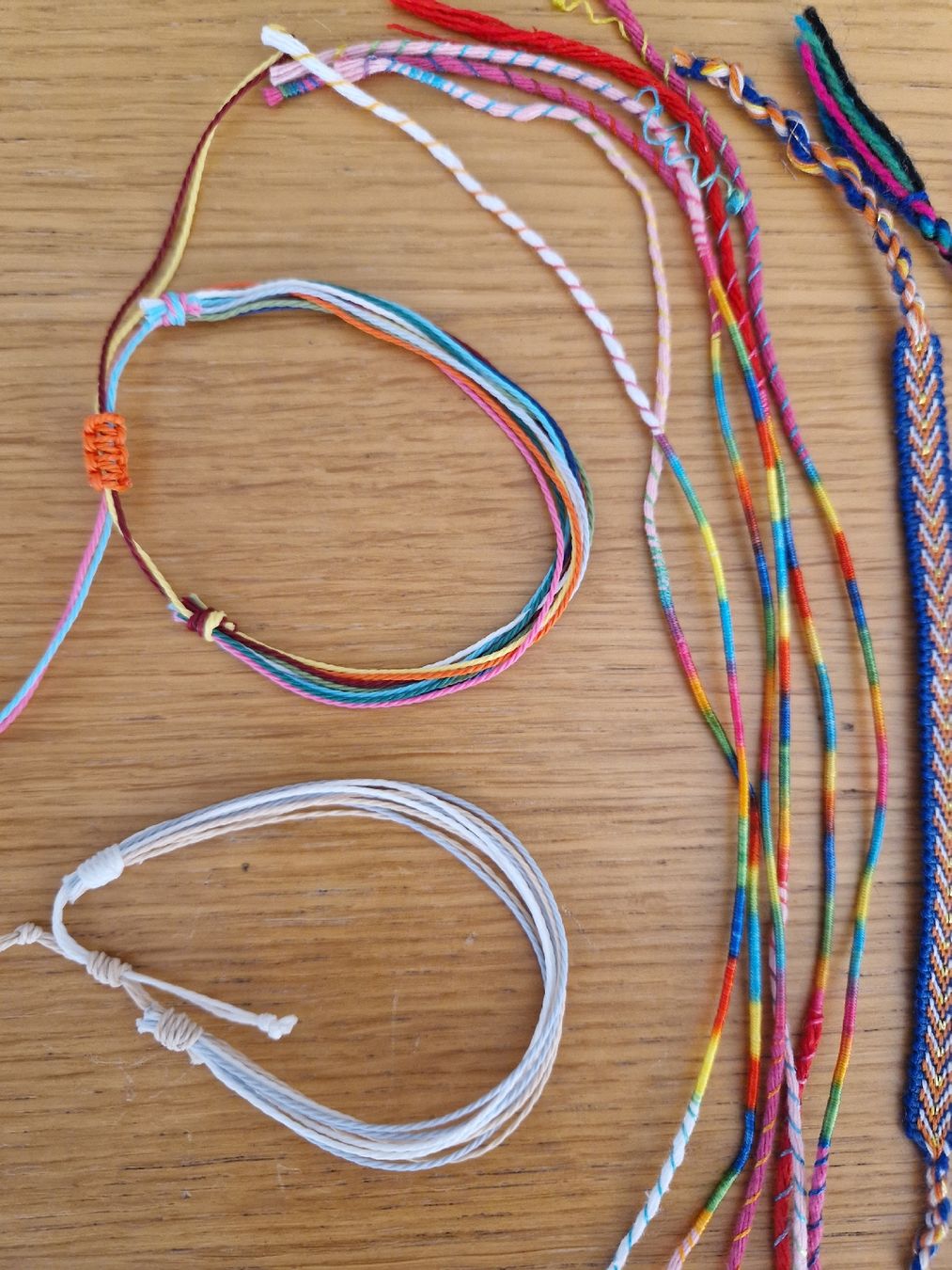Bracelets: Bändeli Armbänder farbig Set Neu – Neuf (Voir description) à Vogelsang AG par villa9 6