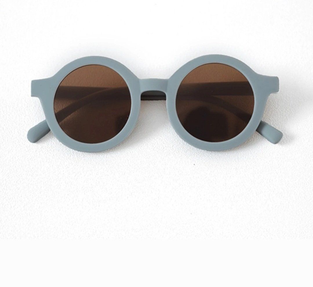 Occhiali & Lenti: Stylische Kindersonnenbrille - Farbe Trooper – Nuovo (secondo la descrizione) da Suhr venduto da Nessie88