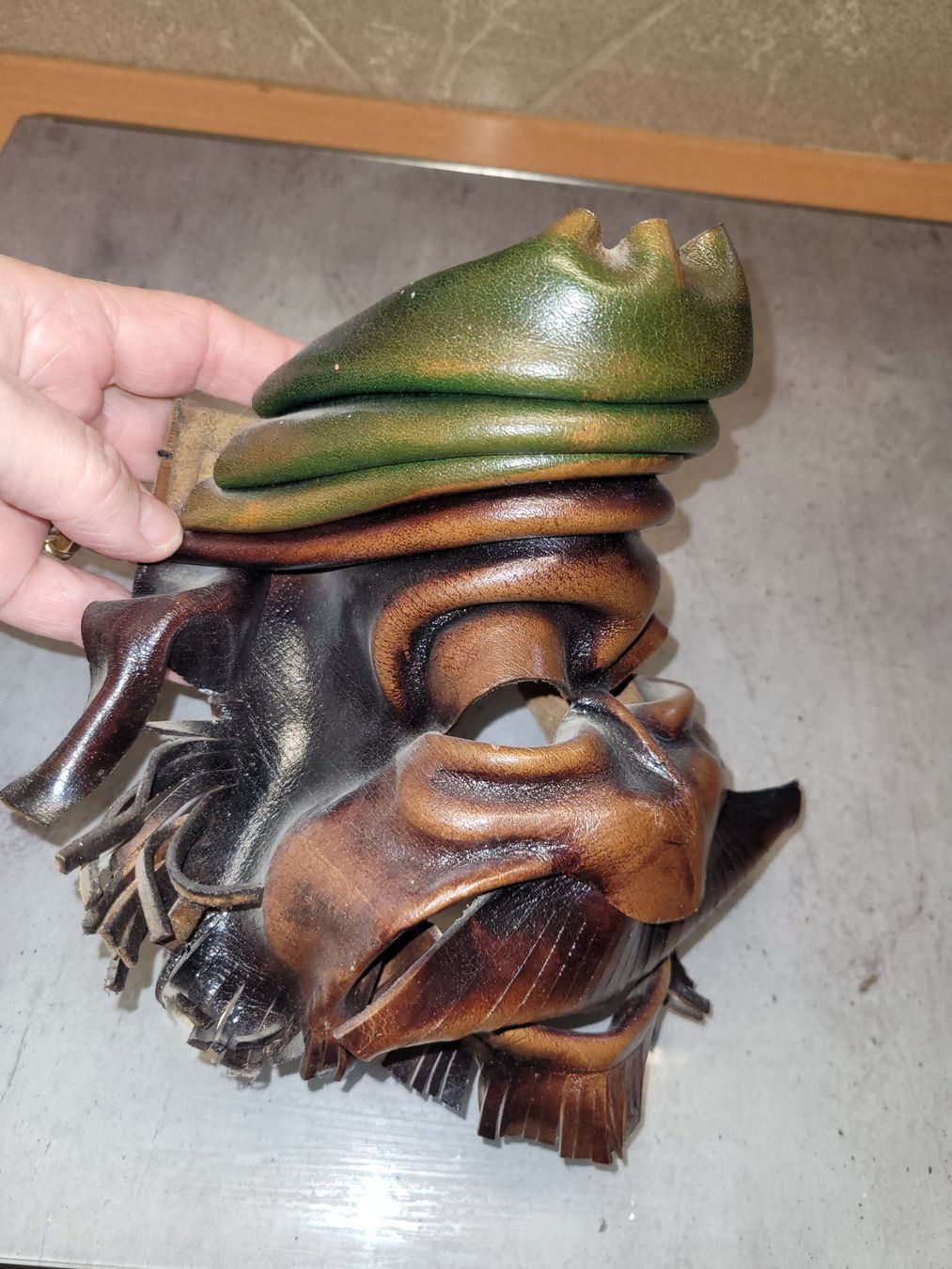 Maschere: Masque en cuir de décoration – Usato da Bevaix venduto da pac_7gyt 1
