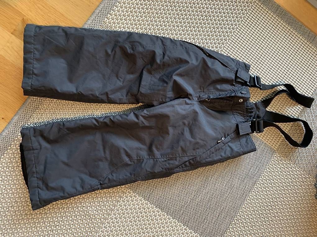 Pantalons: Skihose dunkelgrau Grösse 98 / 104 – D'occasion à Otelfingen par che_26d5