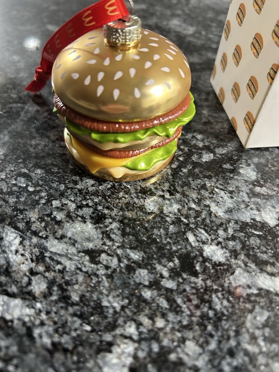 Alle Dekorationen: Big Mac Weihnachtskugel 🍔🎄 – Neu und originalverpackt aus Laupen ZH von Elti2017