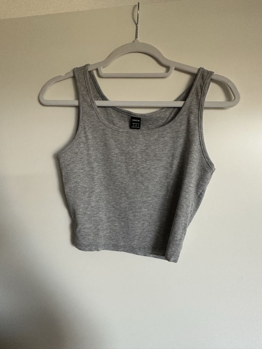 Tops: Top Grau Grösse M neu – D'occasion à Reinach BL par Alles_muss_weg00