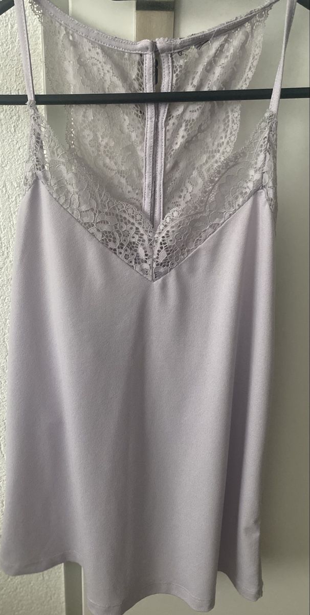 Vero Moda Tops: Vero Moda Spitzentop, Flieder M – D'occasion à Berg SG par Silversurfer