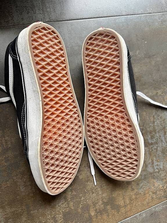 Scarpe da uomo: Schuhe Vans schwarz Grösse 42 – Usato da Brienz BE venduto da hallo_velo 1