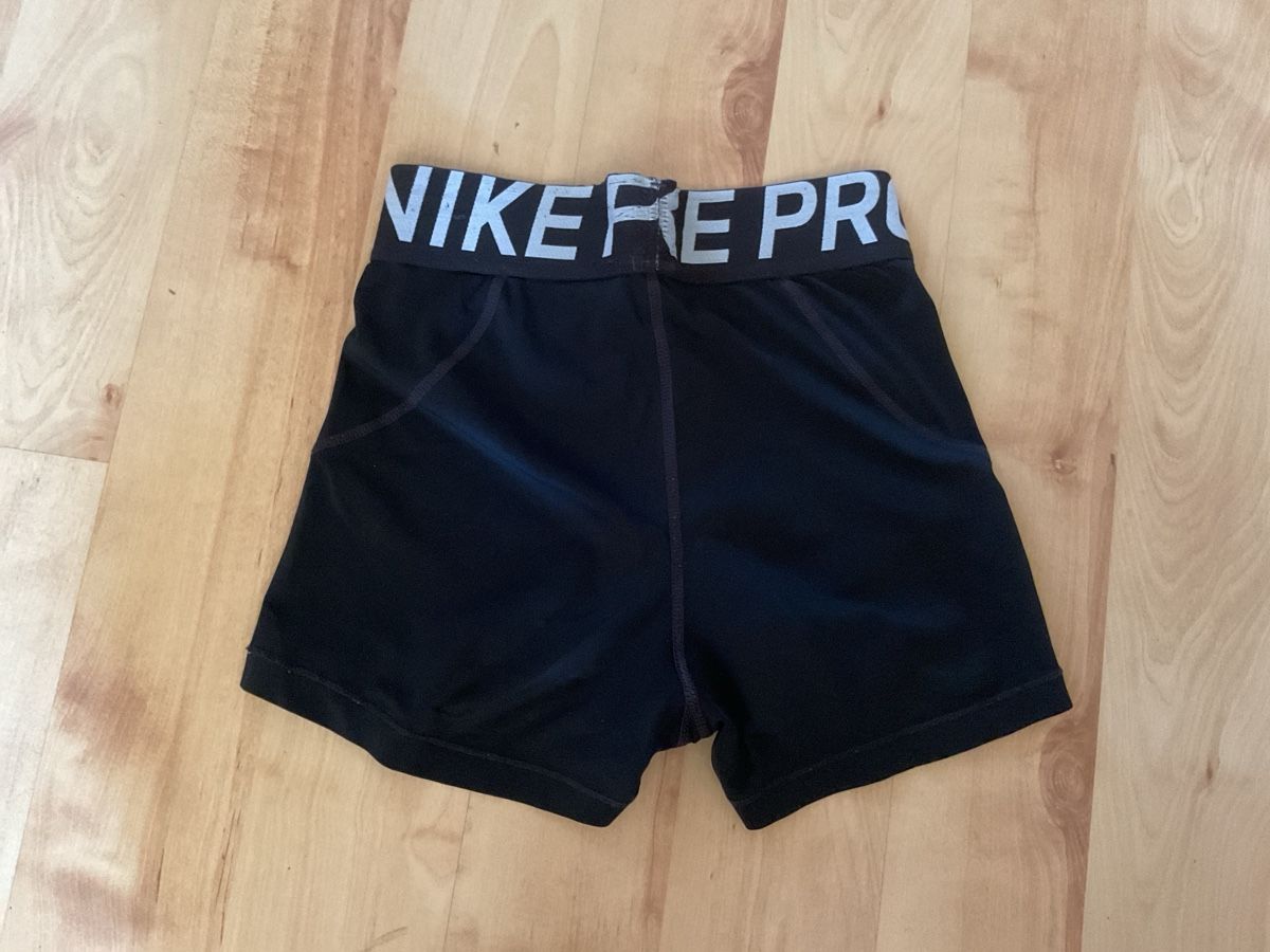 Nike Pantalons: Nike Pro Sporthose – D'occasion à Dättlikon par Sesseli007 1