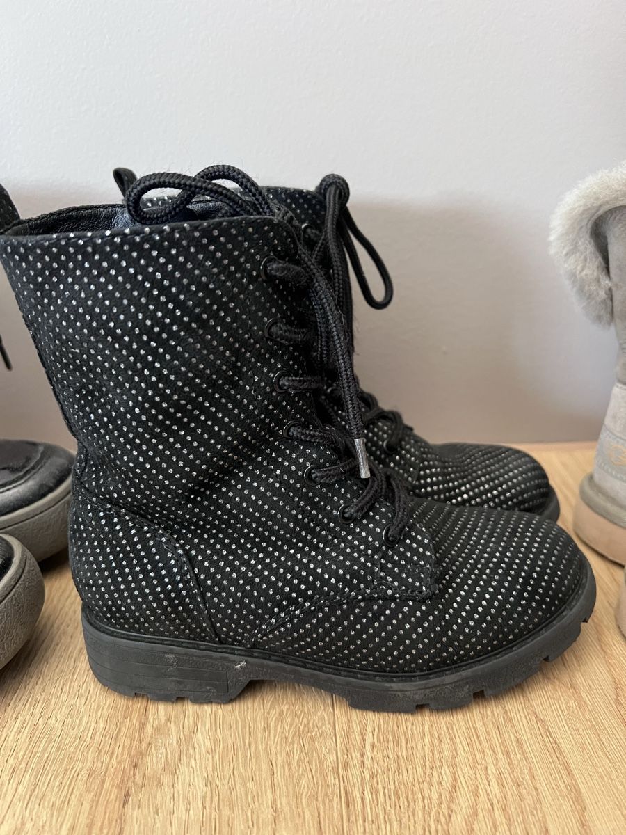 Scarpe per ragazze: 3 Paar Kinderstiefel UGG, Moonboot usw. – Usato da Herbligen venduto da nic_q8yn 5