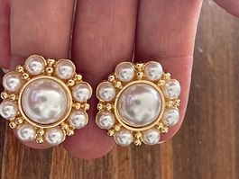 Clous d’oreilles  style vintage perles 2,5 cm X 2,5 c