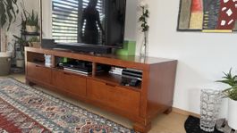 Elegantes TV-Möbel aus Massivholz, Braun