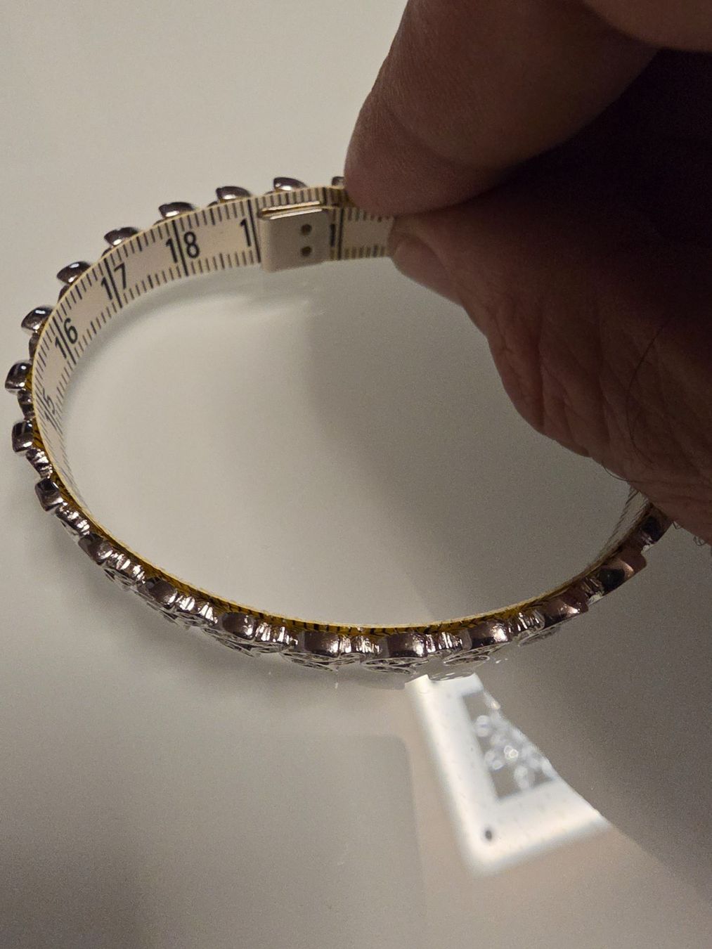 Bracciali & Braccialetti: Silberfarbenes Armband mit Muster, neuwertig, SWAROVSKI – Nuovo (secondo la descrizione) da Zürich venduto da qer_2t8q 3