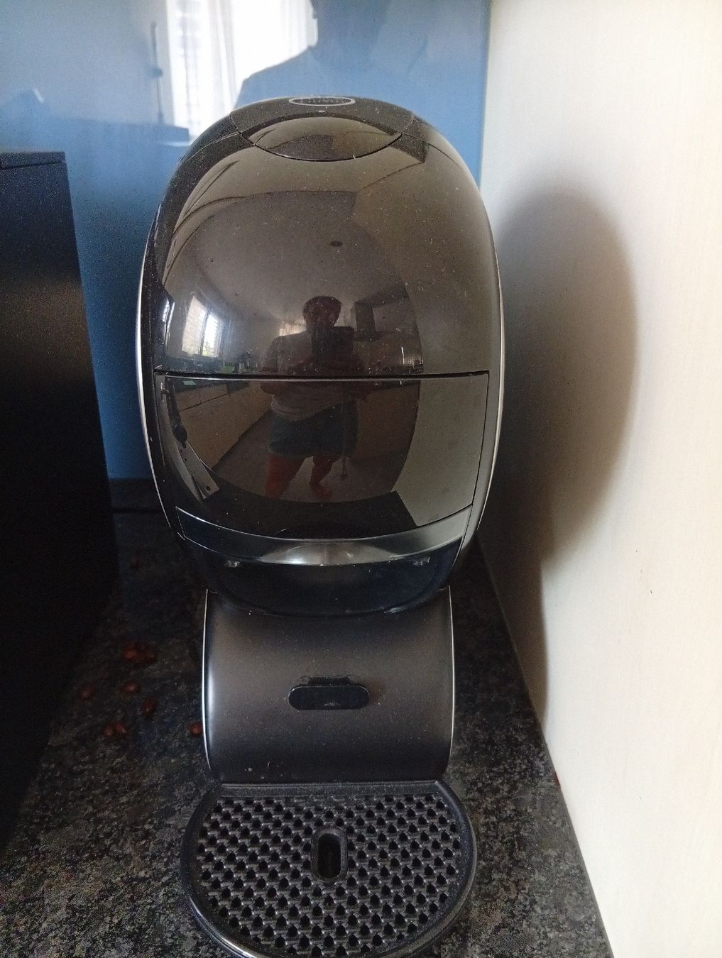 Nescafé Kaffeemaschinen & Espressomaschinen: Kaffeemaschine Dolce Gusto schwarz gebraucht – Gebraucht aus Biberist von nad_tpf5