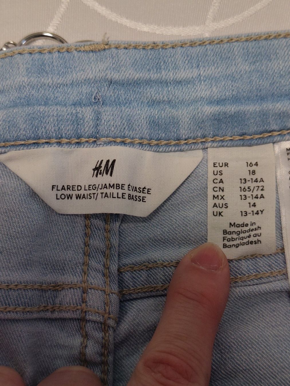 H&M Pantaloni: hellblaue Jeans Flared Leg mit Schmuck Gr 164 H&M – Usato da Brüttisellen venduto da kikaninchen79 3