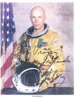 Story Musgrave 1935- Autogramm signiert Foto Bild 14x18cm