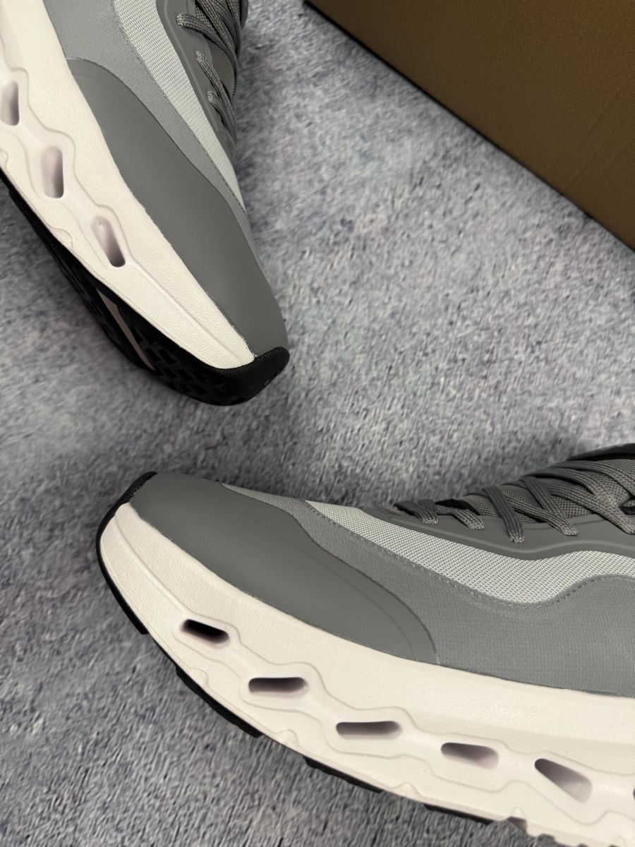 On Scarpe da uomo: Herren Turnschuhe On Cloudtilt LOEWE grau Grösse 44 – Nuovo (secondo la descrizione) da Luzern venduto da kim221080 1
