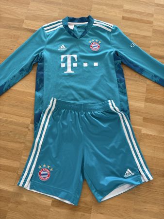 FC Bayern München Fussball Trikot Shorts Grösse 152