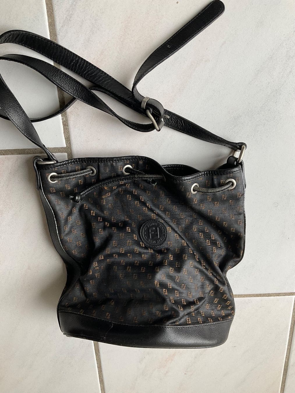 Fendi Borse da donna: FENDI Damen Beuteltasche – Usato da weiach venduto da gobeyond 3