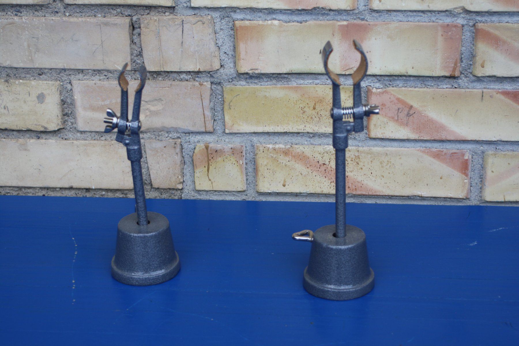 Sonstige Dekorationen & Accessoires: 2 VINTAGE LABOR STÄNDER HALTER – Gebraucht aus Wauwil von Pneuedy 3