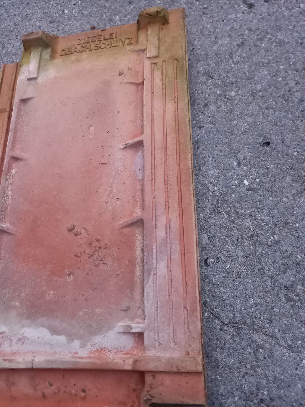 Steine & Dachziegeln: Posten alte gebrauchte Dachziegel  – Gebraucht aus Galgenen von Allerlei8854 5