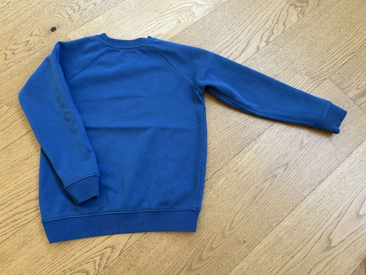 Next Kleiderpakete & -sets: 4 Sweatshirts Ge. 134  – Gebraucht aus Rothrist von szc_9dg5 3