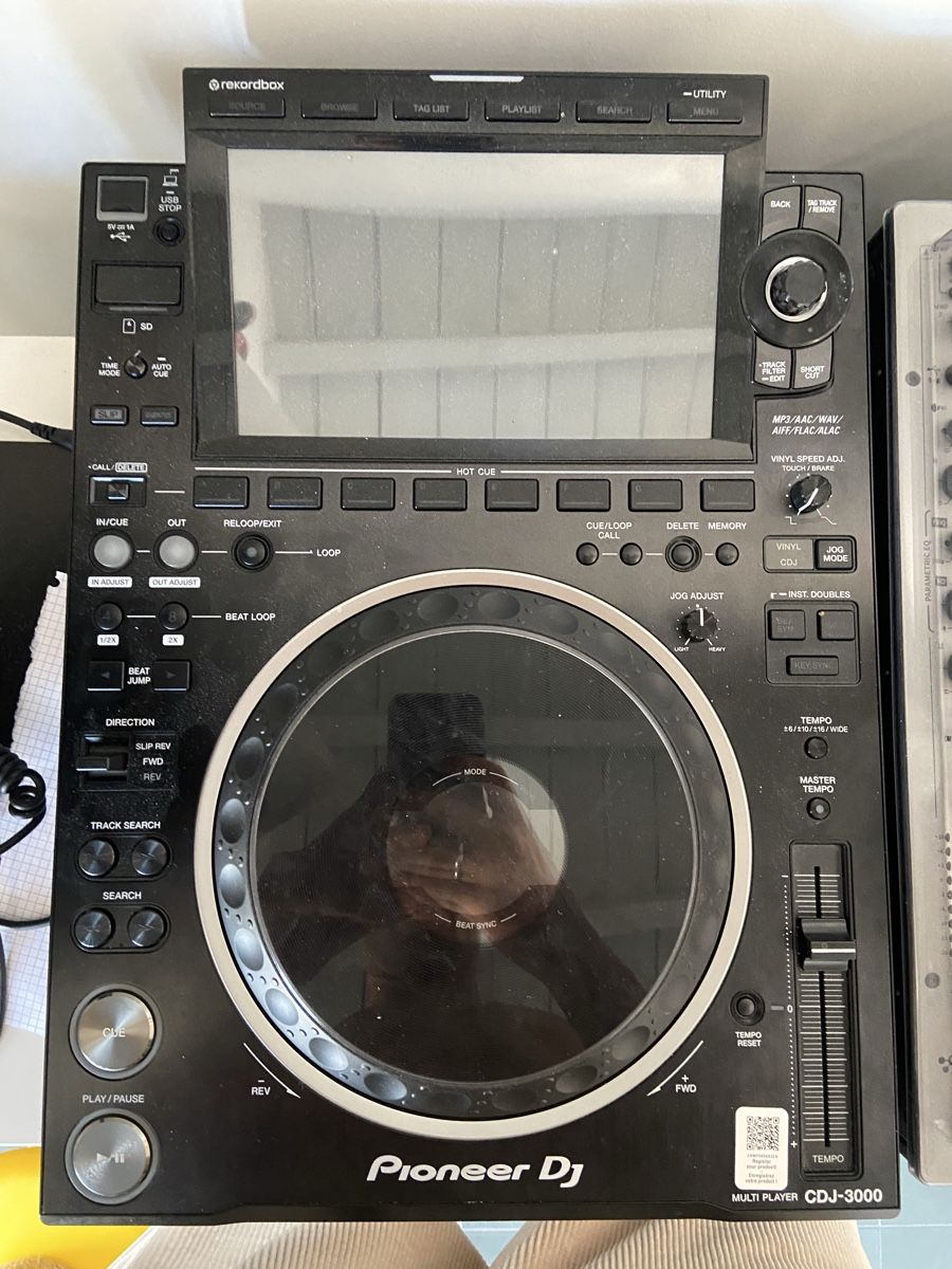 Pioneer Plattenspieler: 2x cdj 3000 turntables – Neu (gemäss Beschreibung) aus Lausanne von zel_f28y 2