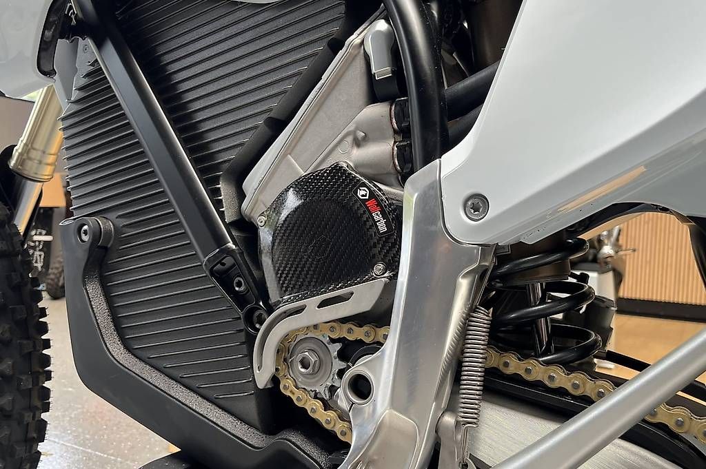 Tutti pezzi di ricambio auto: Carbon-Gehäusechutz links STARK VARG MX, EX – Usato da Zuzgen venduto da VaderAK 1