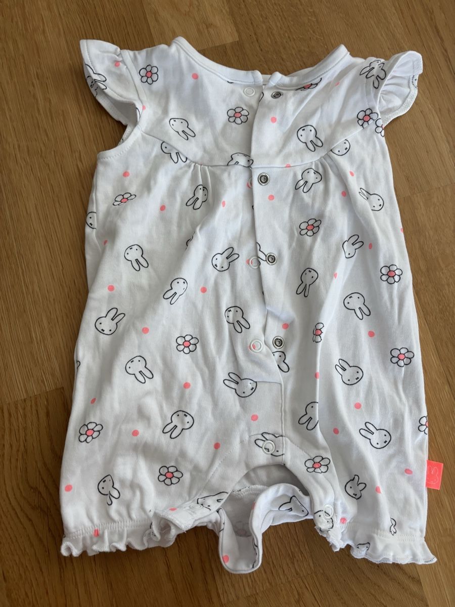 C&A Pigiama & Simili: Miffy Strampler weiss mit Blumen Muster Grösse 68 – Nuovo (secondo la descrizione) da Remetschwil venduto da est_zk69