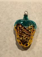 Älterer Weihnachtsanhänger, goldfarbene Trauben aus Glas