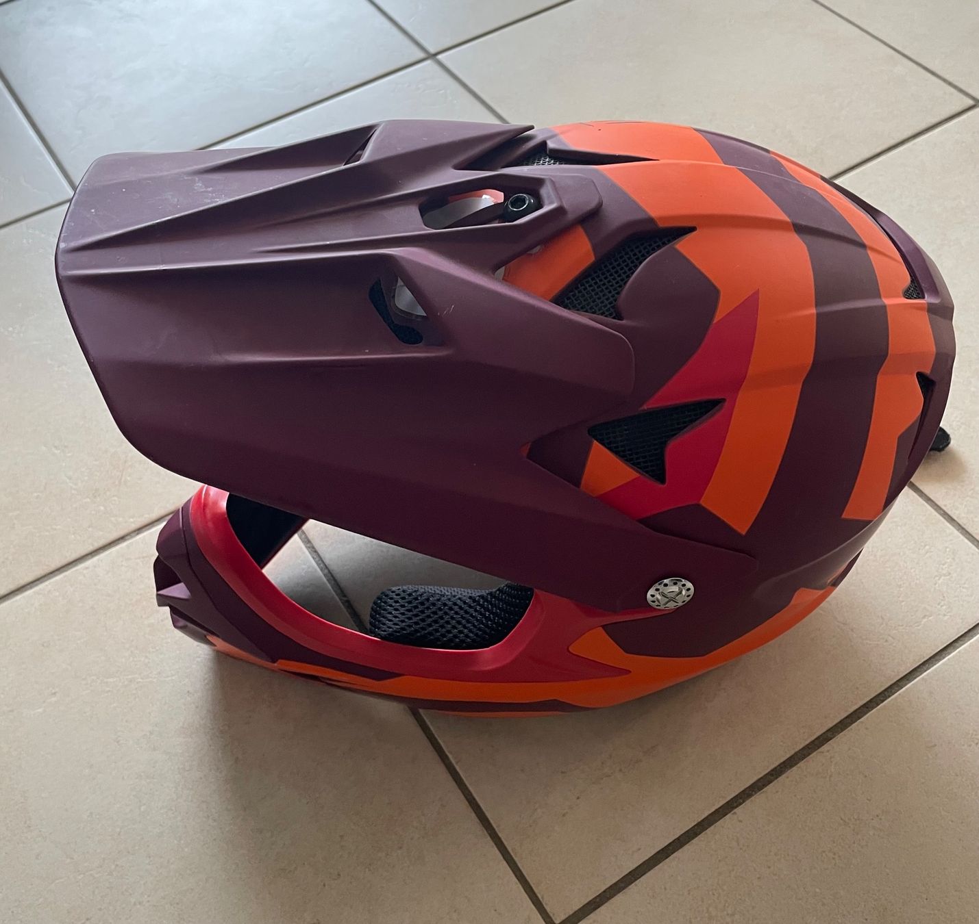 Decathlon Casques: Casque vtt cross – D'occasion à Gland par vca_88w9 1