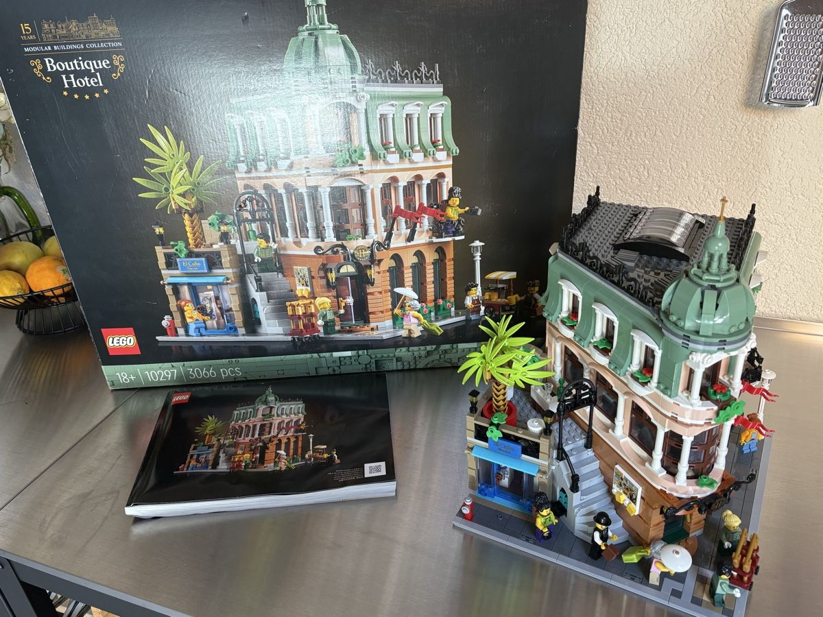 Lego Baukästen: LEGO Boutique Hotel 10297 – Gebraucht aus Genève von fabzul 1