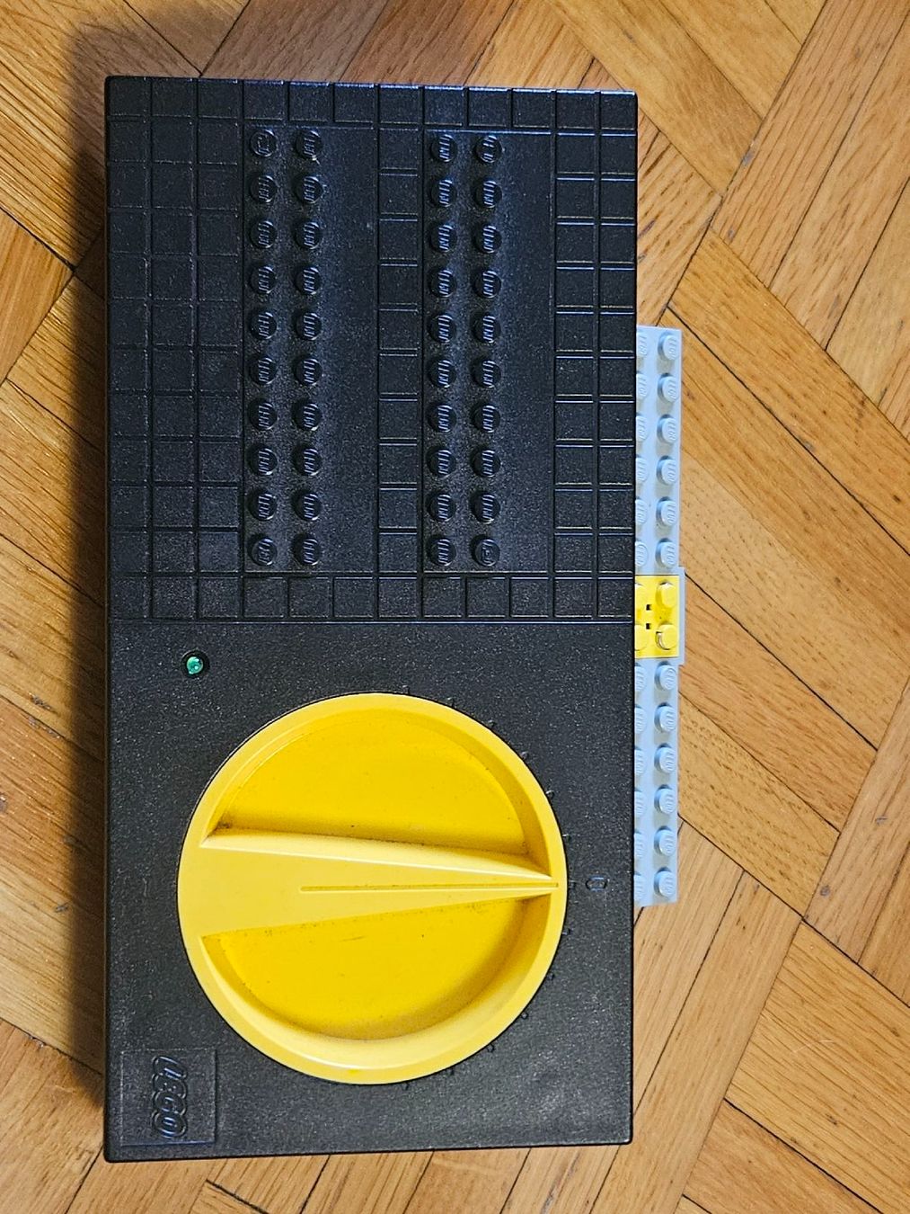 Lego Kit di costruzioni: lego pour train 9V Transformer and Speed Regulator – Usato da Confignon venduto da Ecrofigs 1